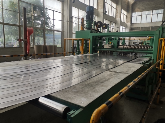 Kalınlık 0.3-3mm Çelik Rulo Dilme Hattı Makinesi Galvanizli Çelik Dilme Ekipmanları